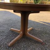 Baumann extendable round table