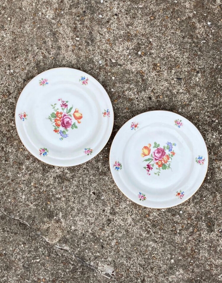 The six flower plates