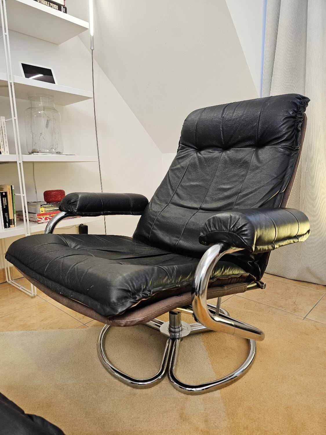 Fauteuil cuir et son ottoman