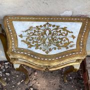 Paires de chevets florentins en bois doré