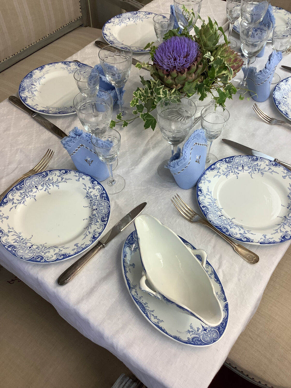 Ensemble de vaisselle en céramique blanche isolé sur fond blanc | Photo