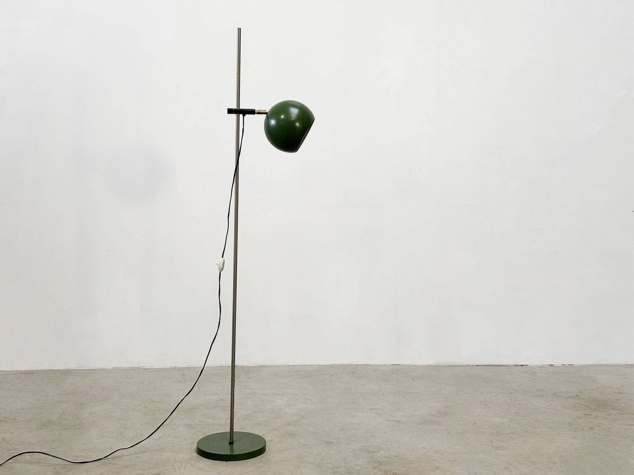 Green floor lamp by HKA Helsingin Kaasuvalo
