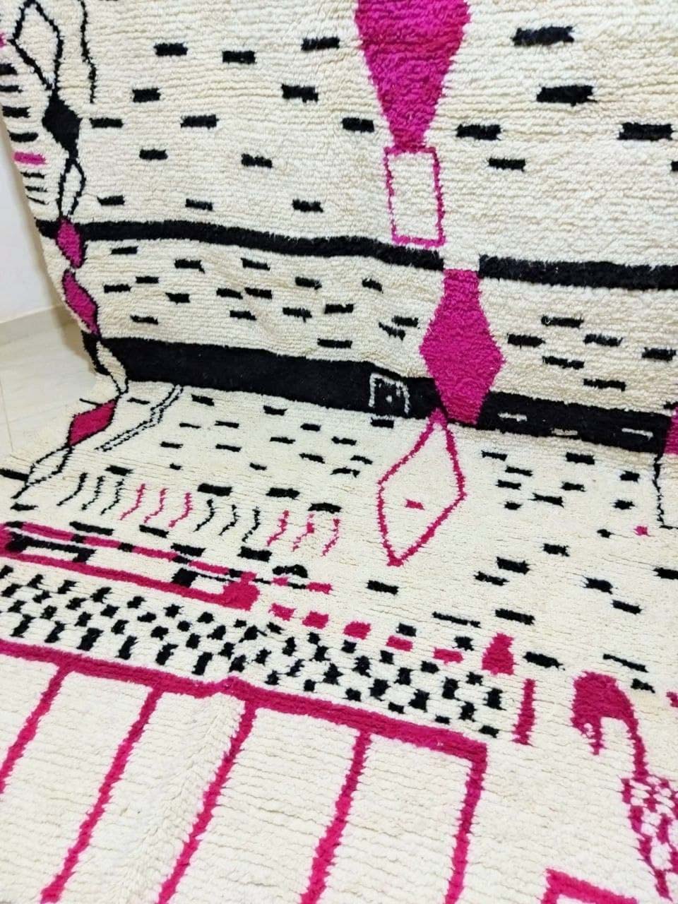 Moroccan berber carpet 284x178cm