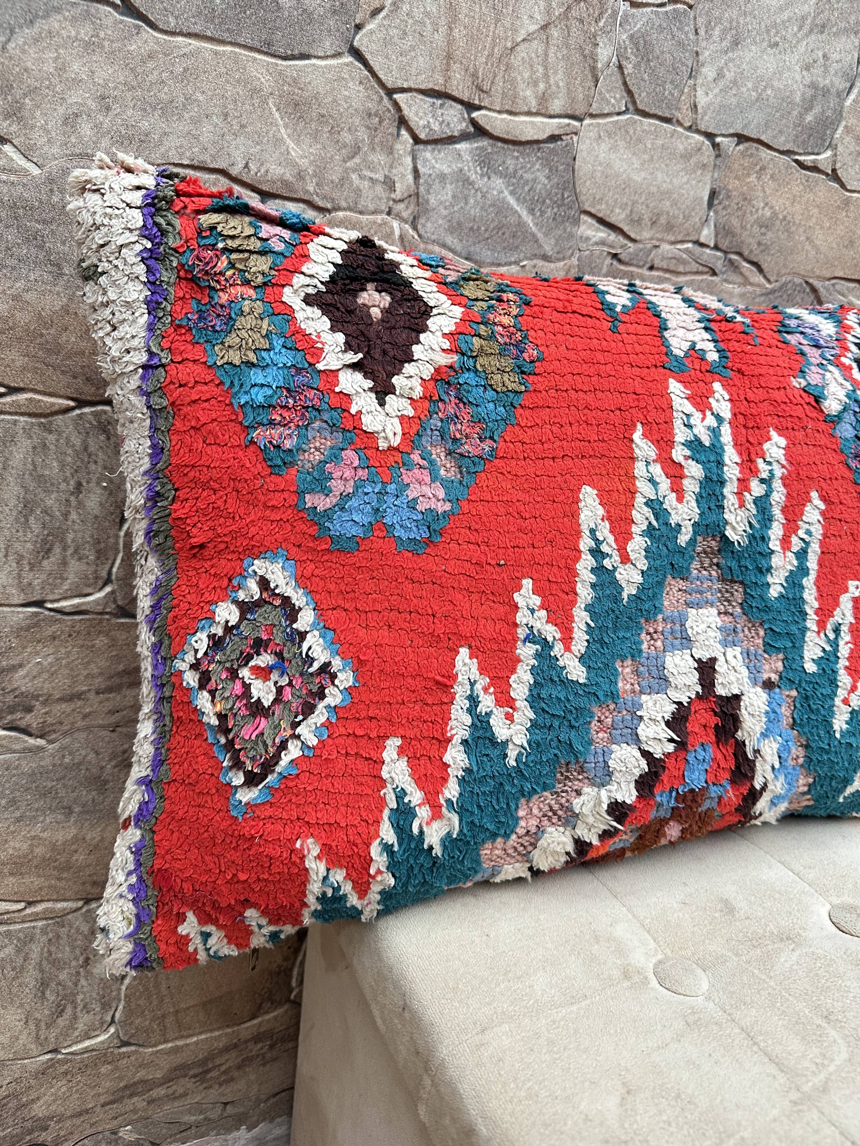 Vintage Berber Kilim cushion cover: Moroccan wool cushion