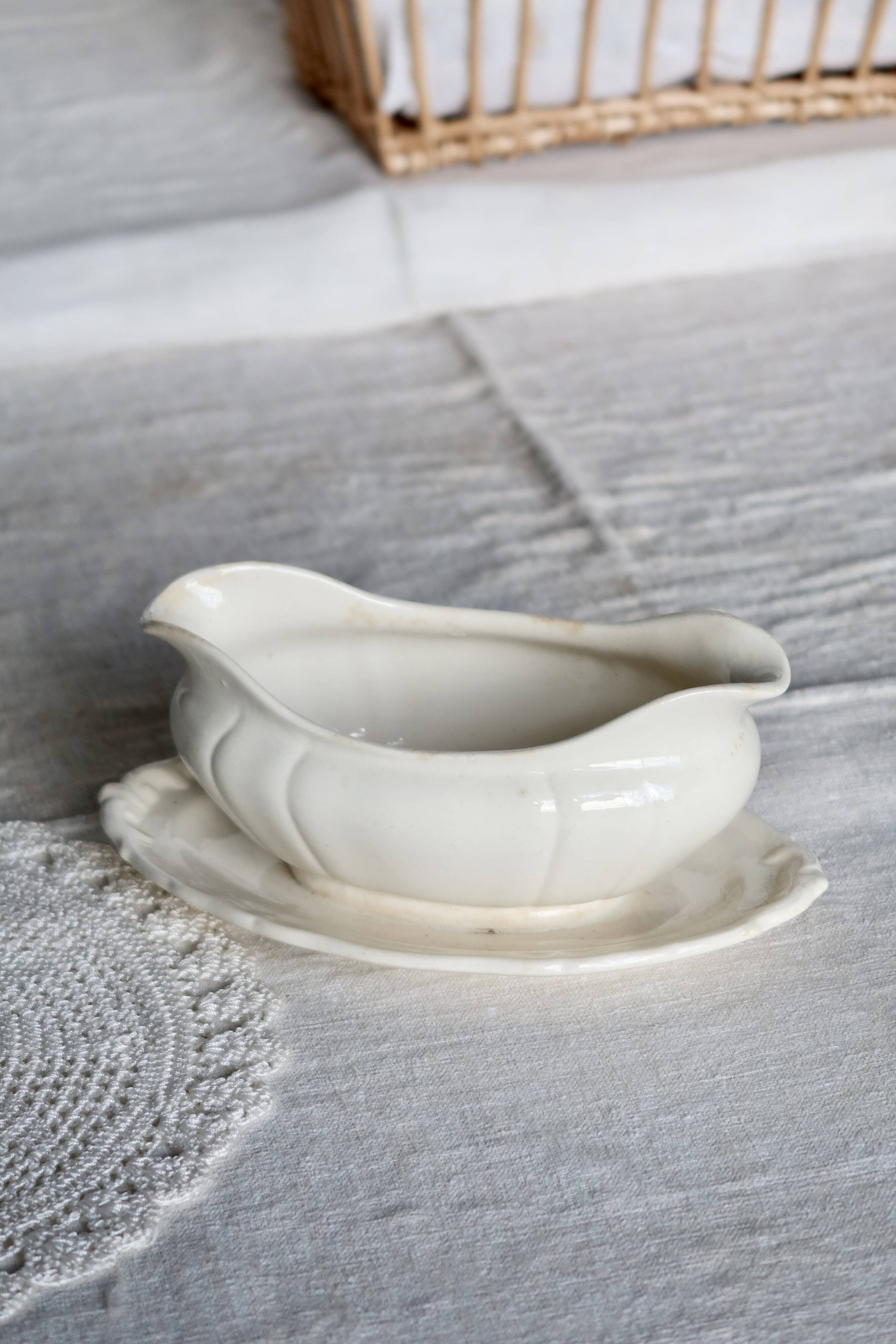 Antique ivory sauceboat Villeroy & Boch