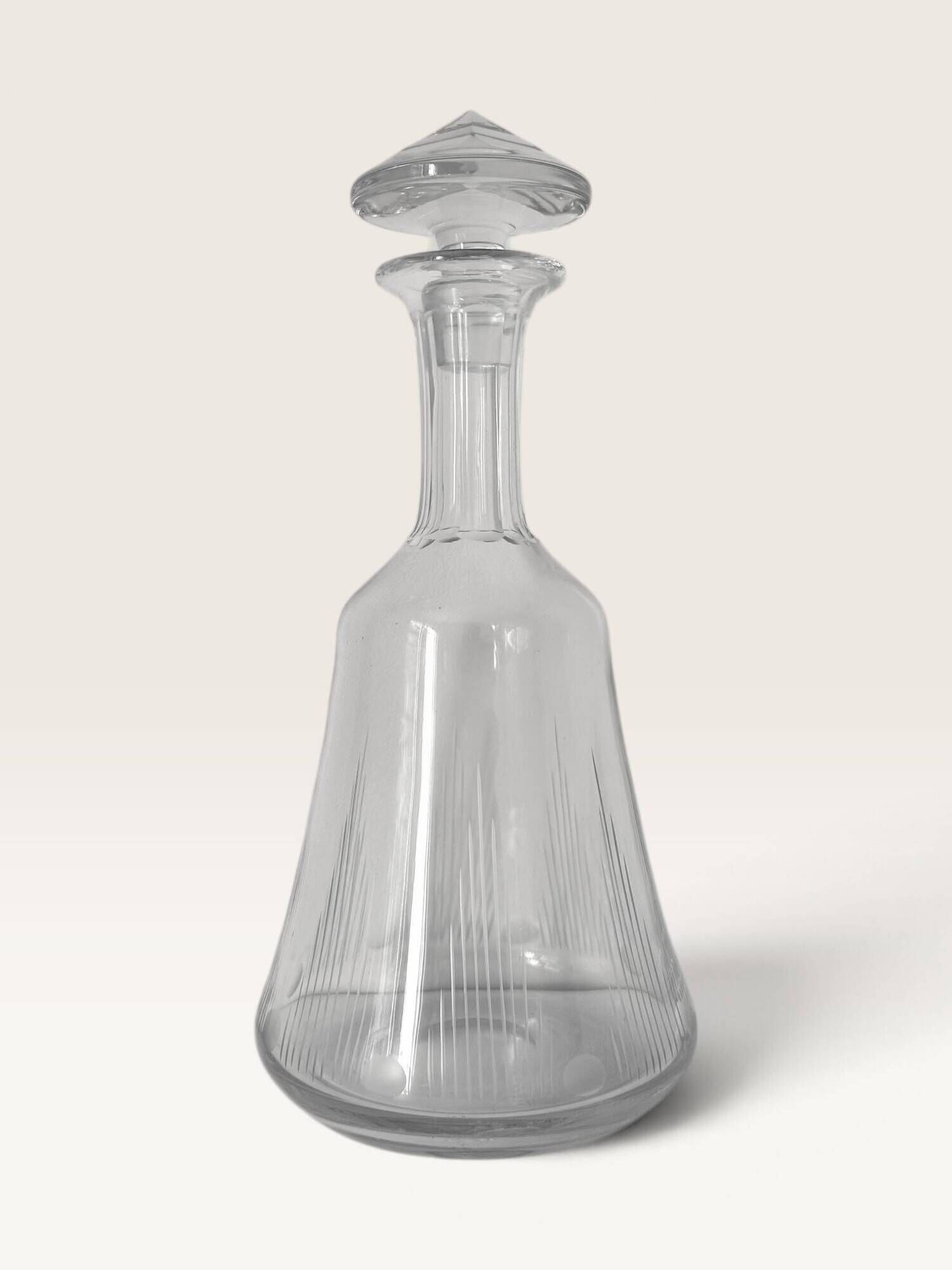 Art Deco whisky carafe in cut and engraved glass