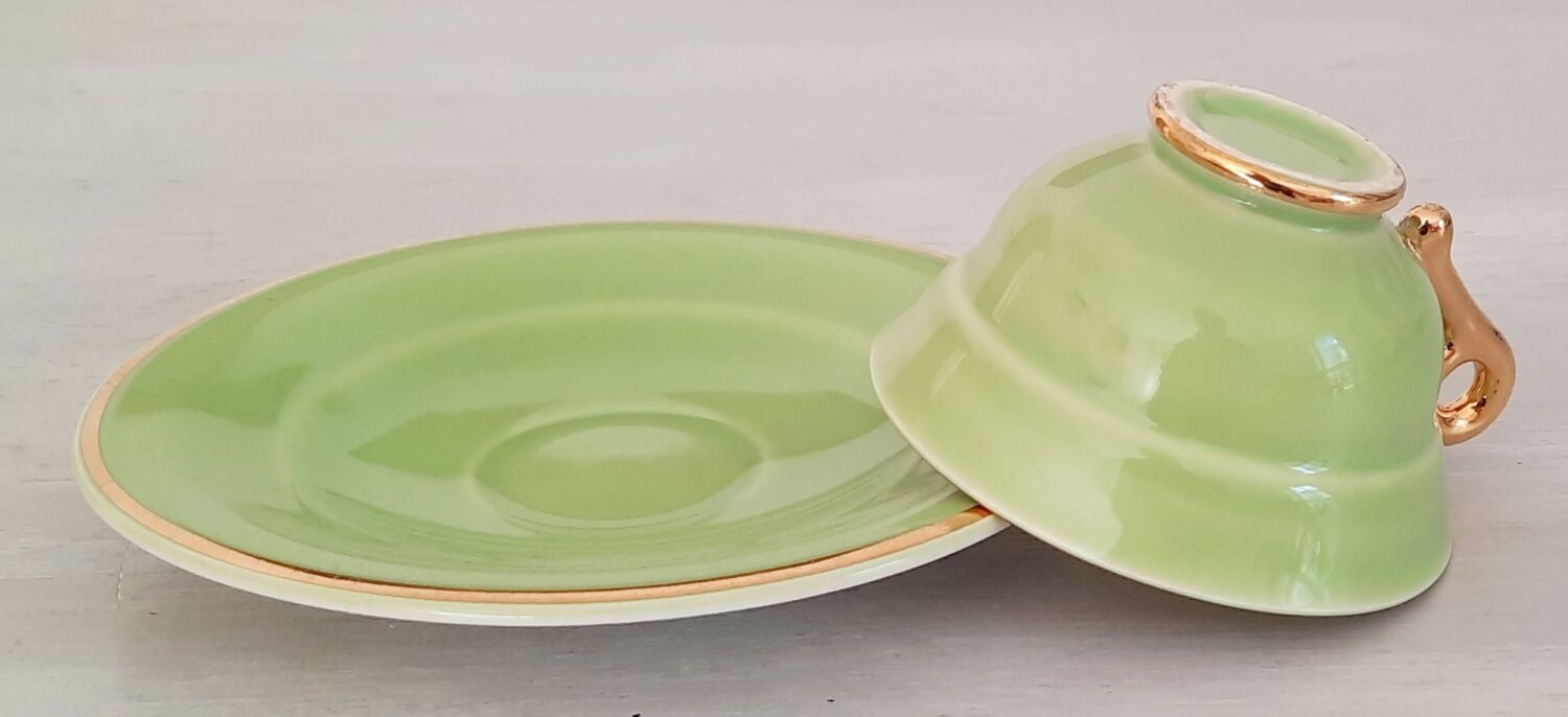 Coffee cup and under cup in green Salins earthenware and vintage gold net