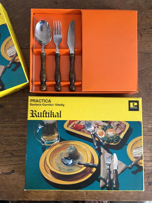 Set couverts 36 pièces manches en bois et inox , années 70