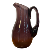 Pichet en verre de couleur prune