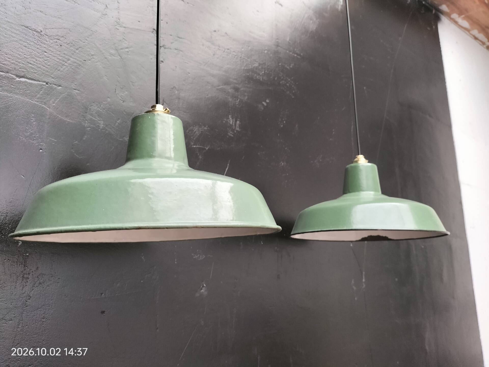 Suspensions enamelled sheets