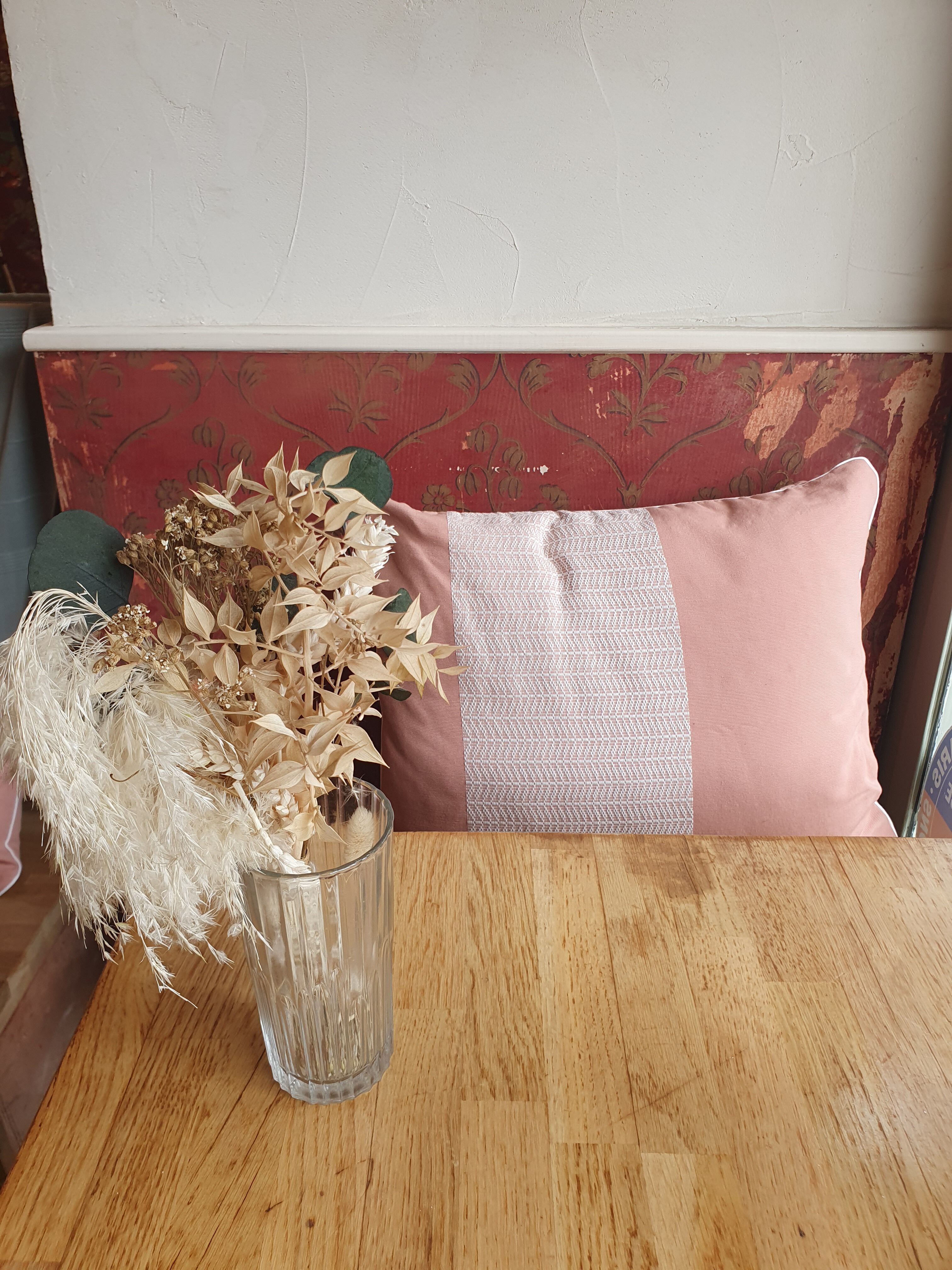 Pink cushion diane - ami h'yut 40x50