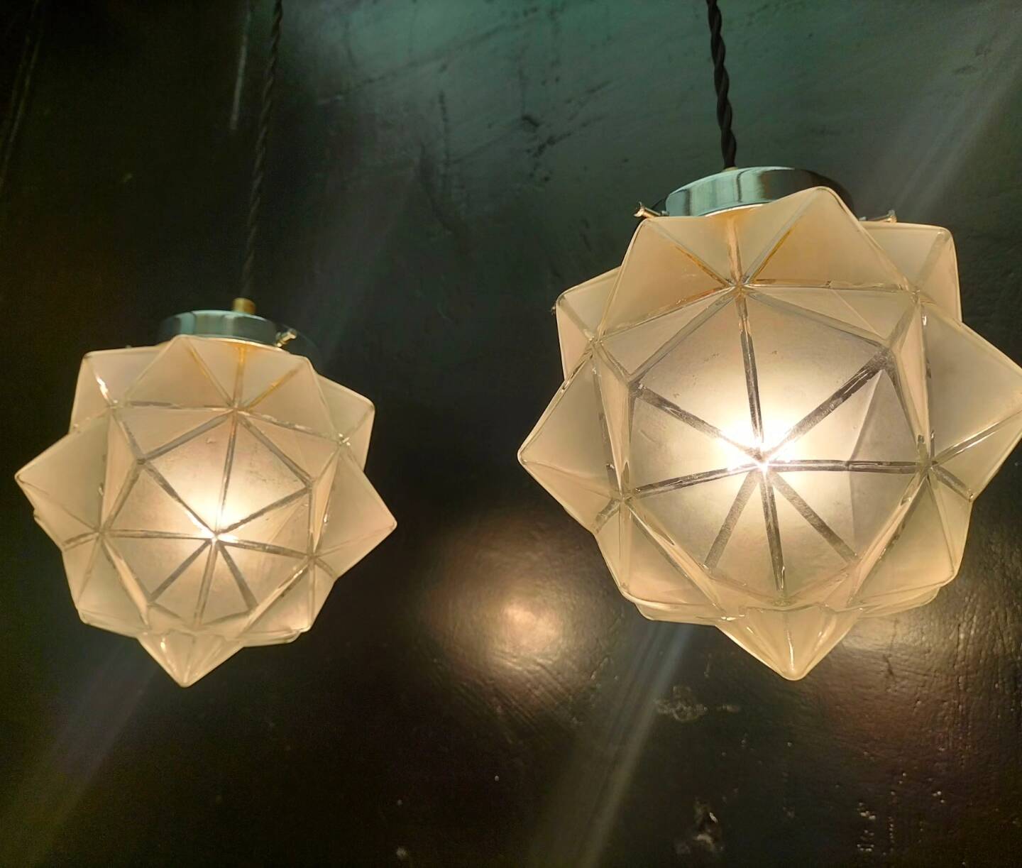 Paire de suspensions art déco en verre