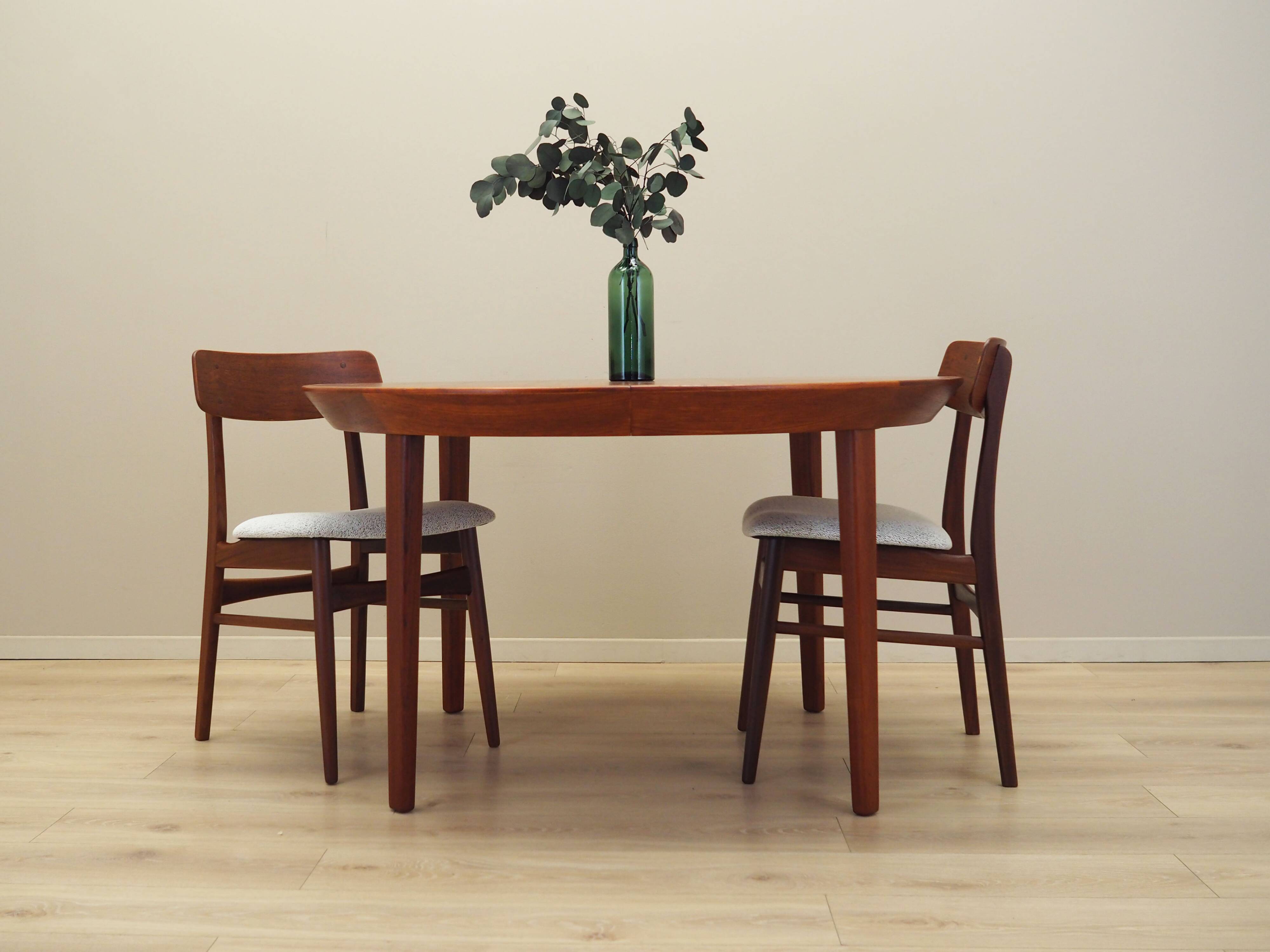 Round teak table, Danish design, 1960s, manufacturer: Gudme Møbelfabrik, de