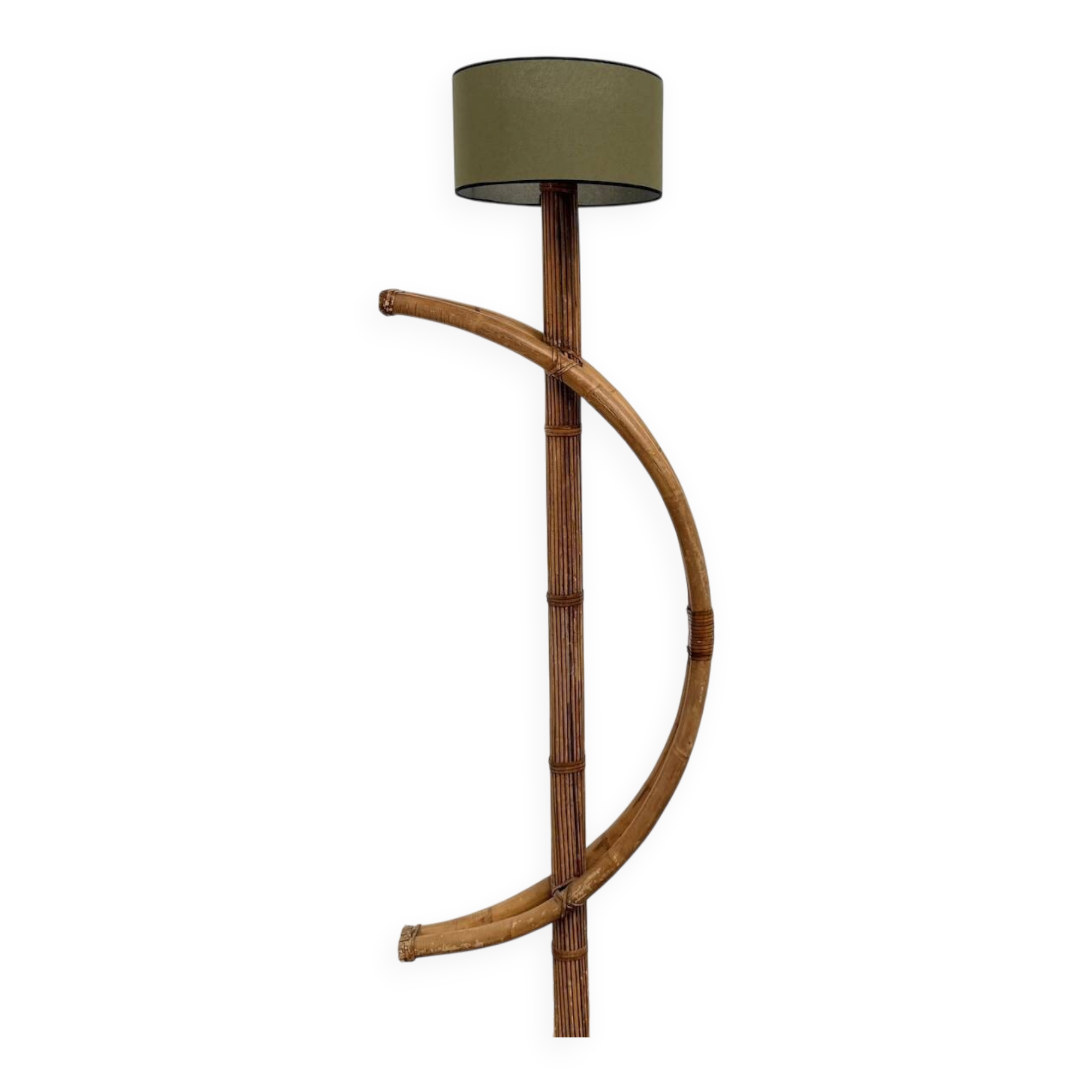Lampadaire sculptural en rotin cintré