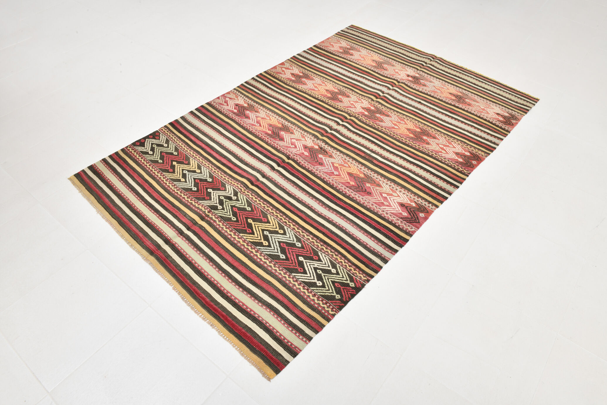 4x7 Kilim Vintage Rug, 138x218Cm