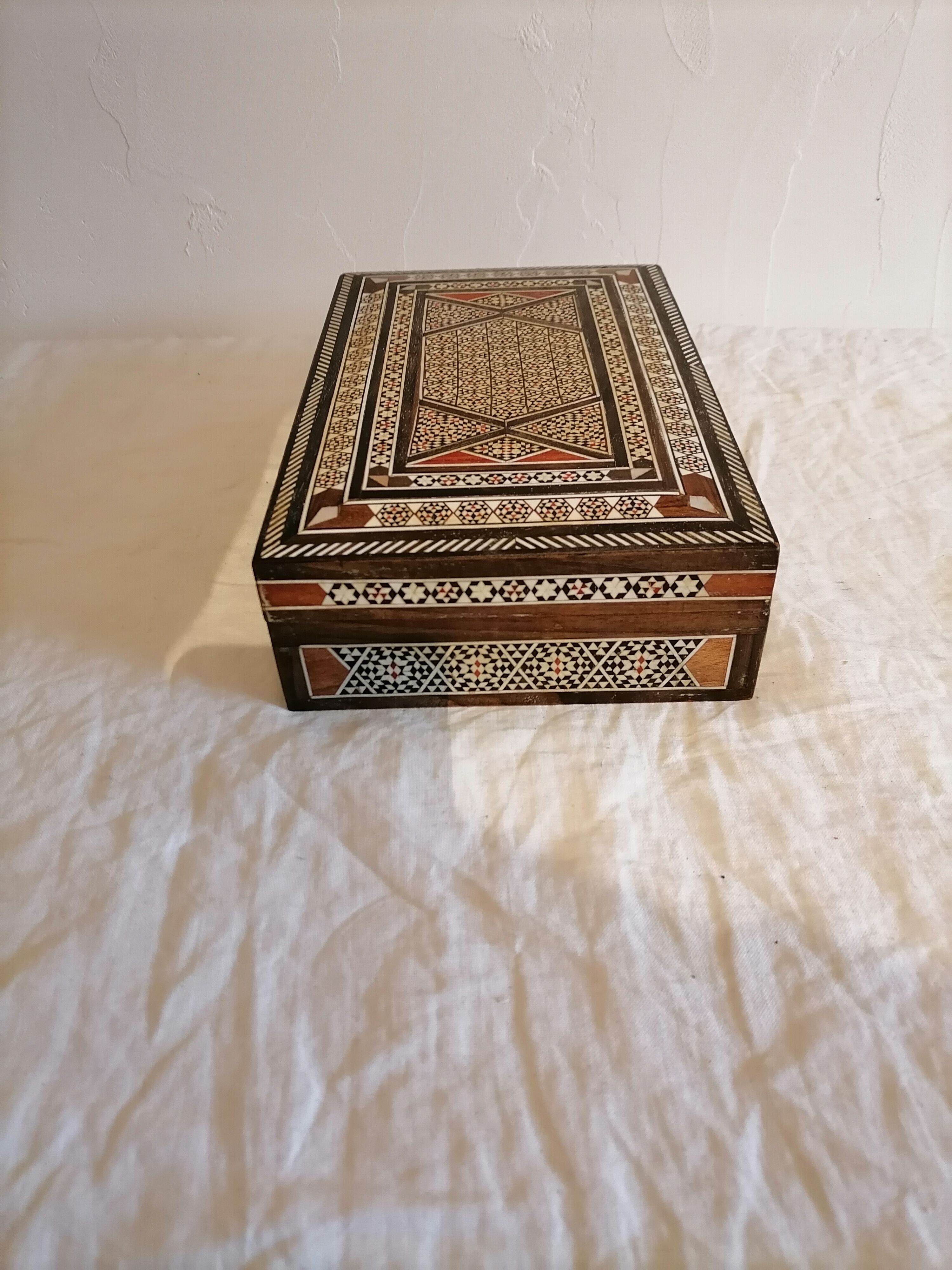 Former Syrian box in marquetry. Box. 1st half of the 20th century.