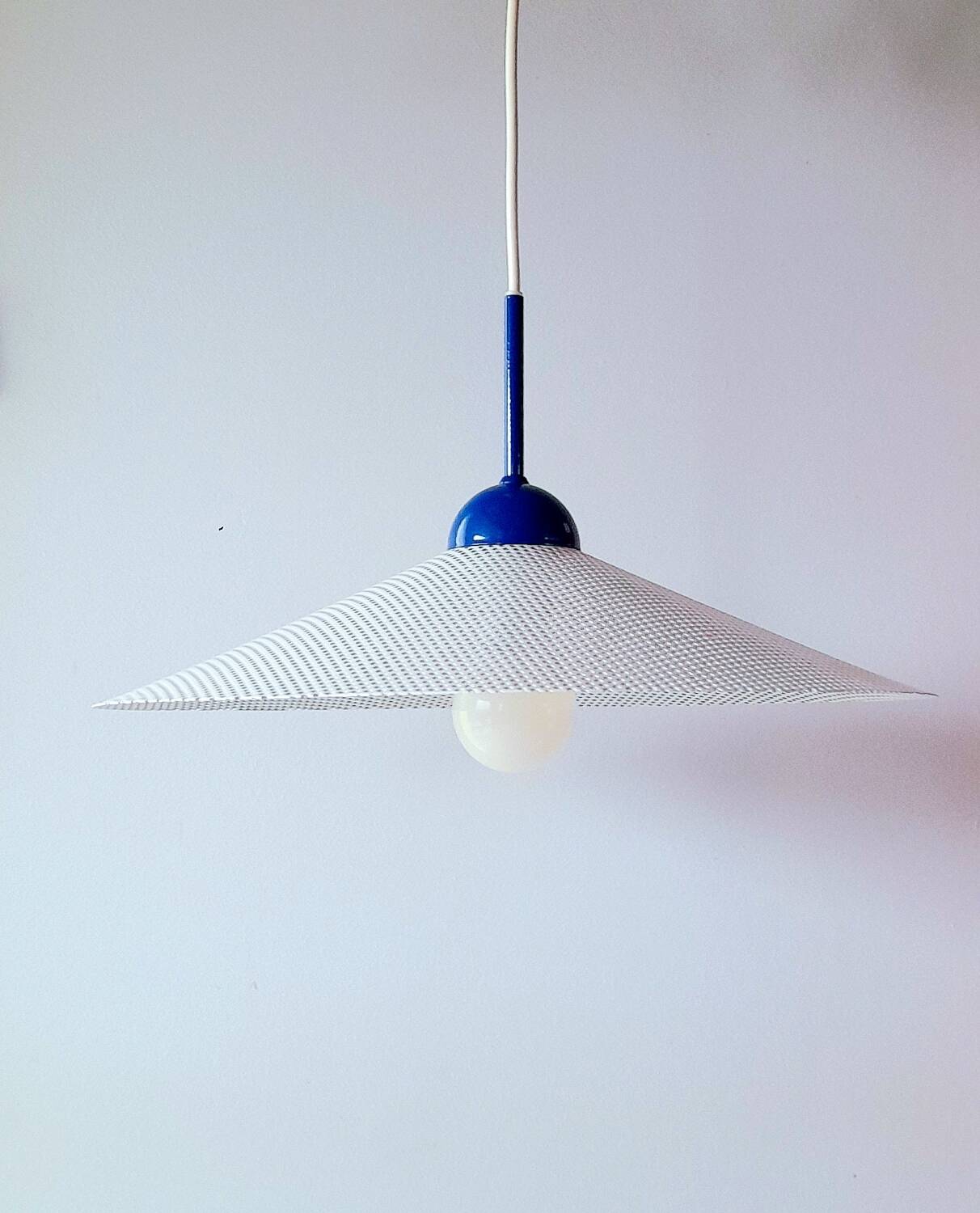 Suspension en métal perforé ,années 80.