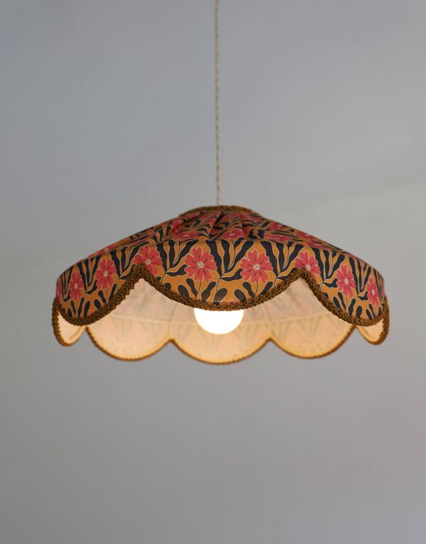 Suspension forme florale imprimée ''Cosette goa flowers
