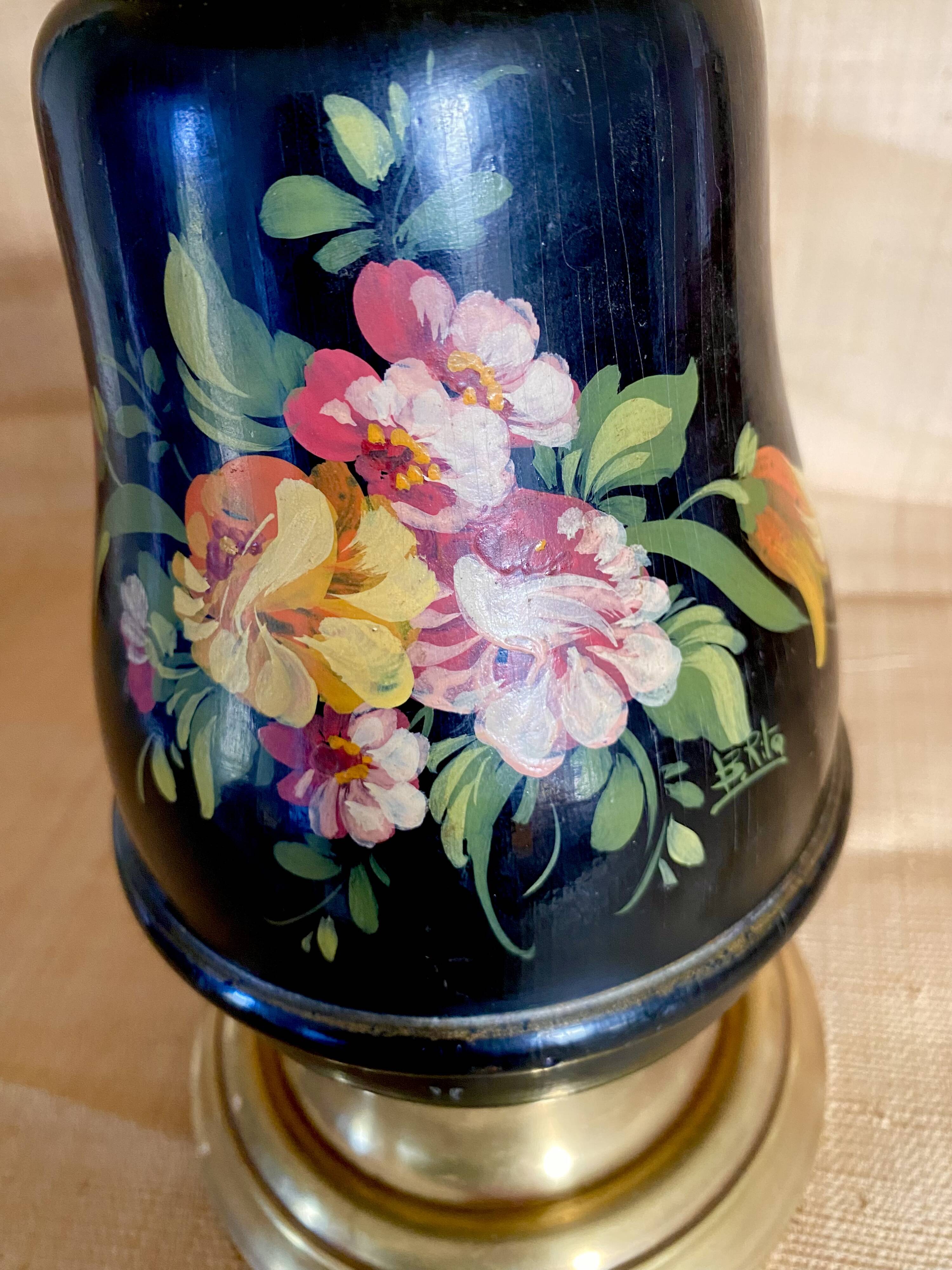 Lamp from the early 1900s, fabric cable, cotton shade.