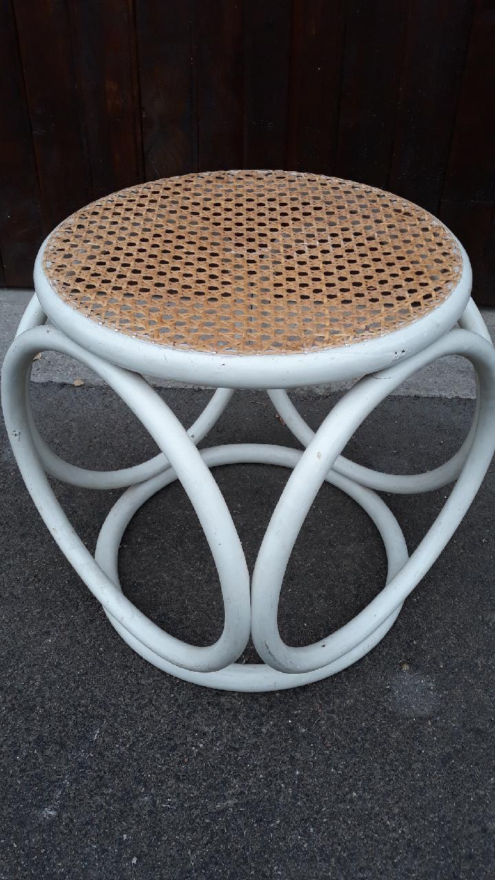 Stool in wood and caning