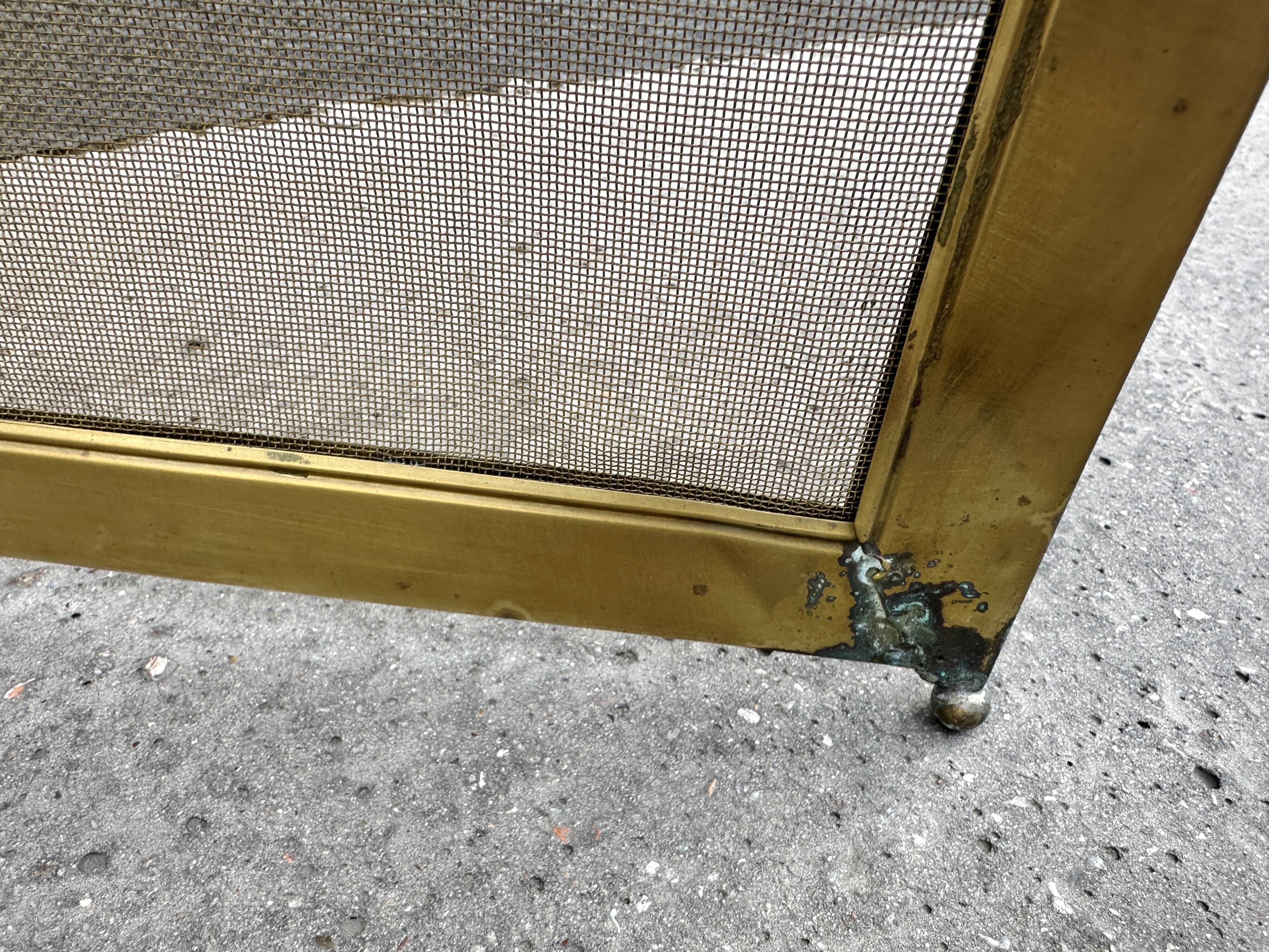 Antique brass fireplace screen from the 19th century by Bouhon Frères.