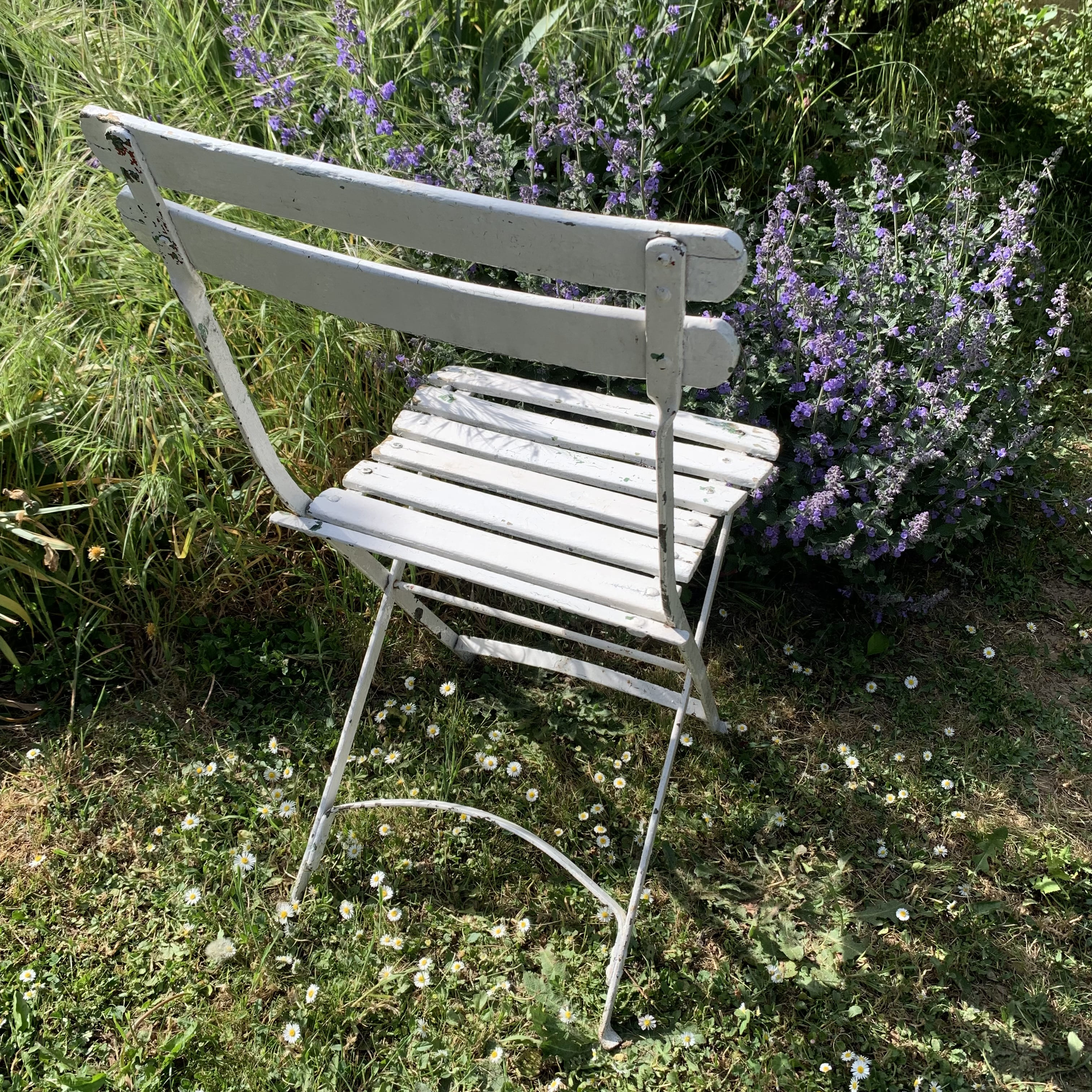 Paire d'anciennes chaises de jardin