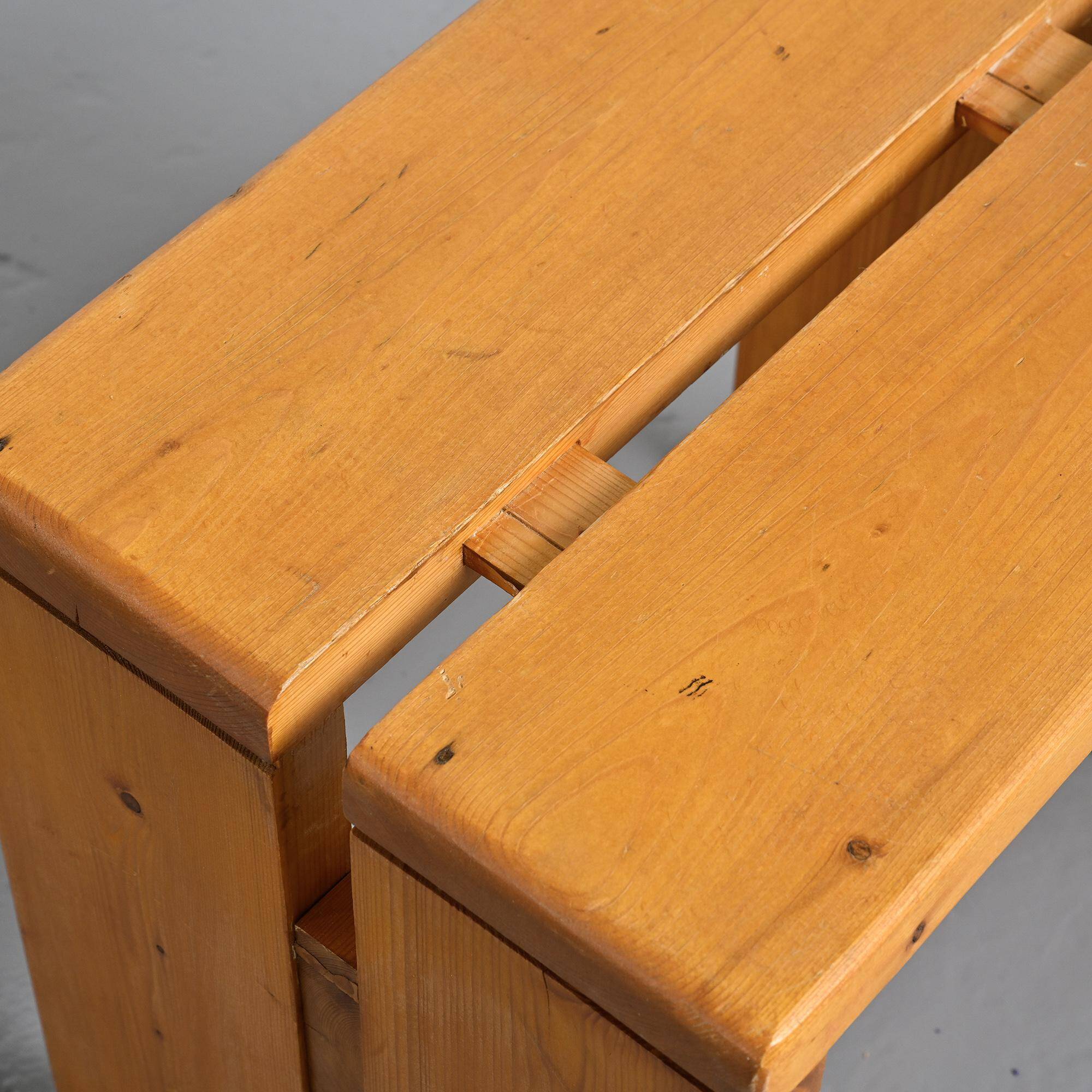 Solid pine stool Les Arcs.