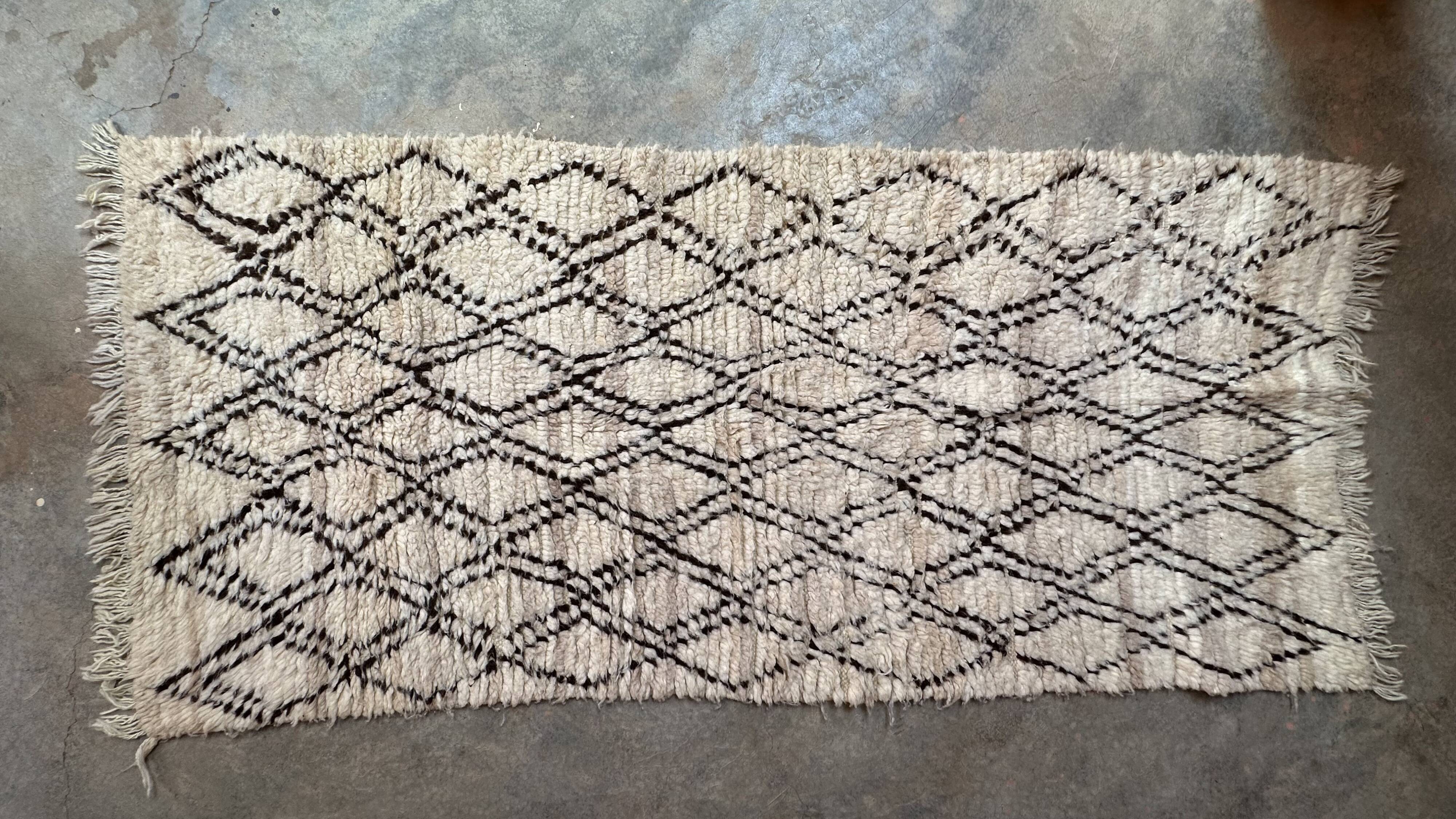 Azilal white Berber rug - 220 x 96 cm.