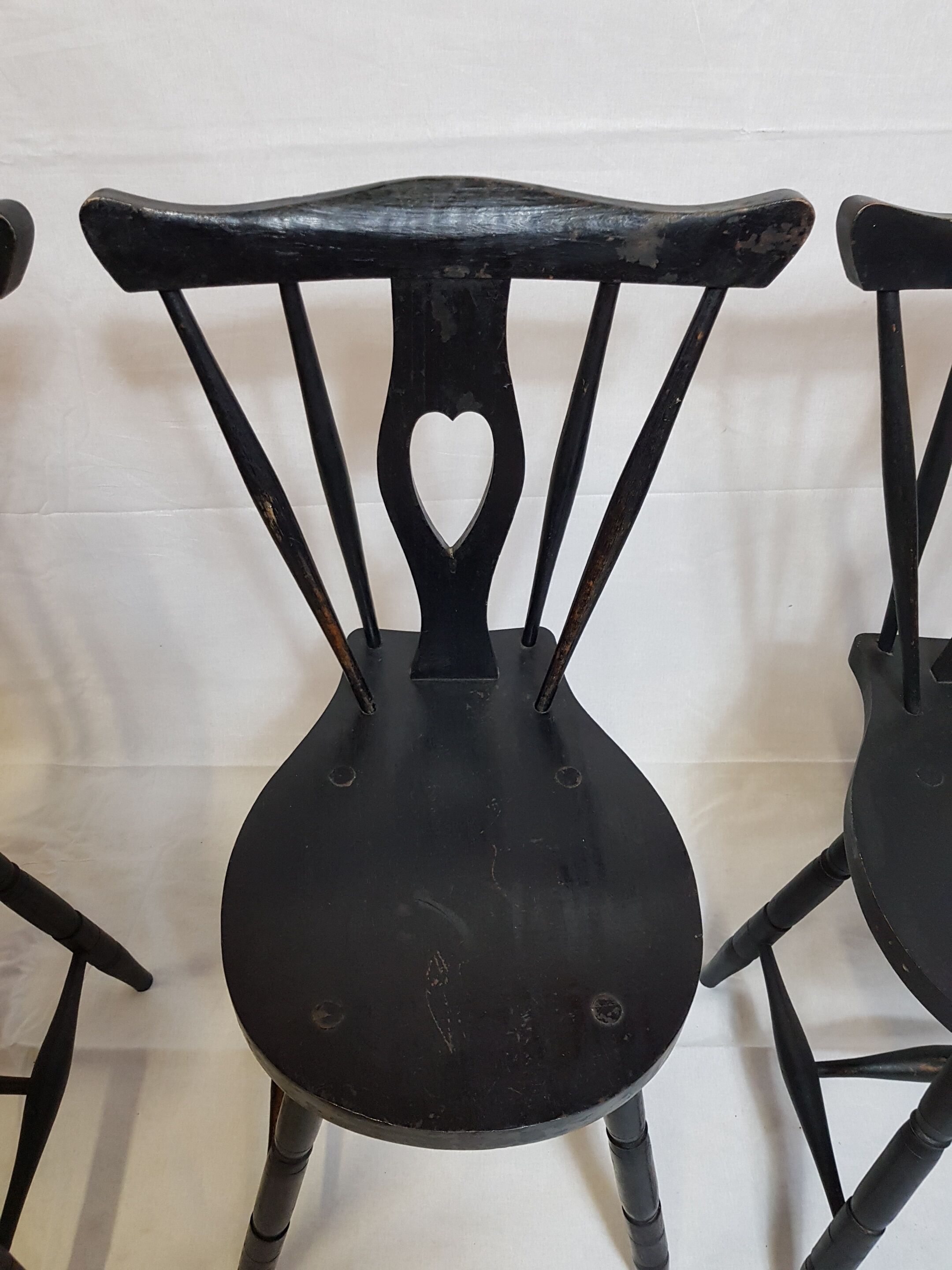 Series of 4 black Alsatian chairs heart pattern