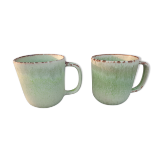 2 green ceramic mugs