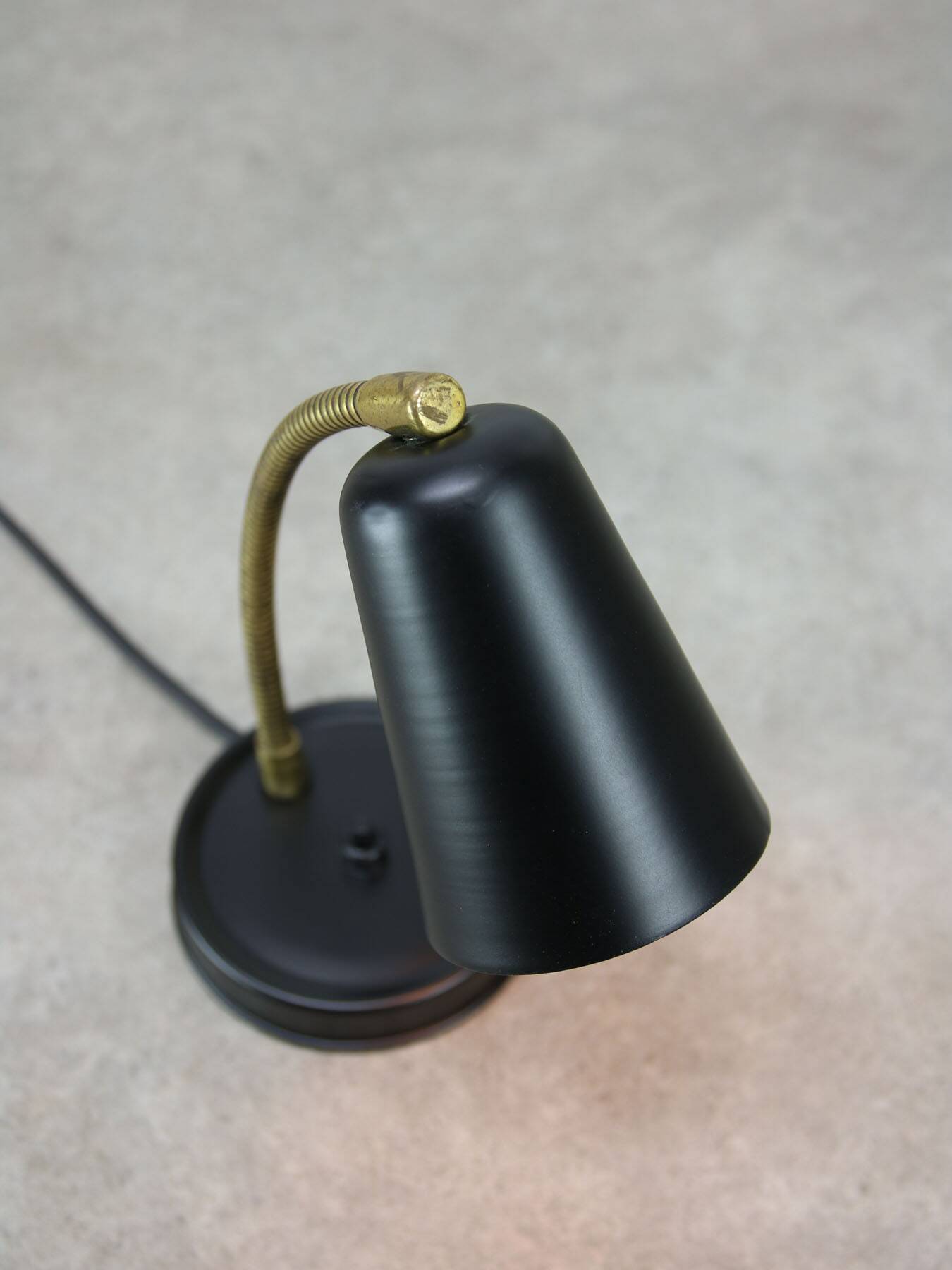 Mid-Century Italian Mini Gooseneck Table Lamp in Black and Brass