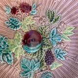 Assiette, coupe en barbotine modèle de fruits ancienne, art deco et collector