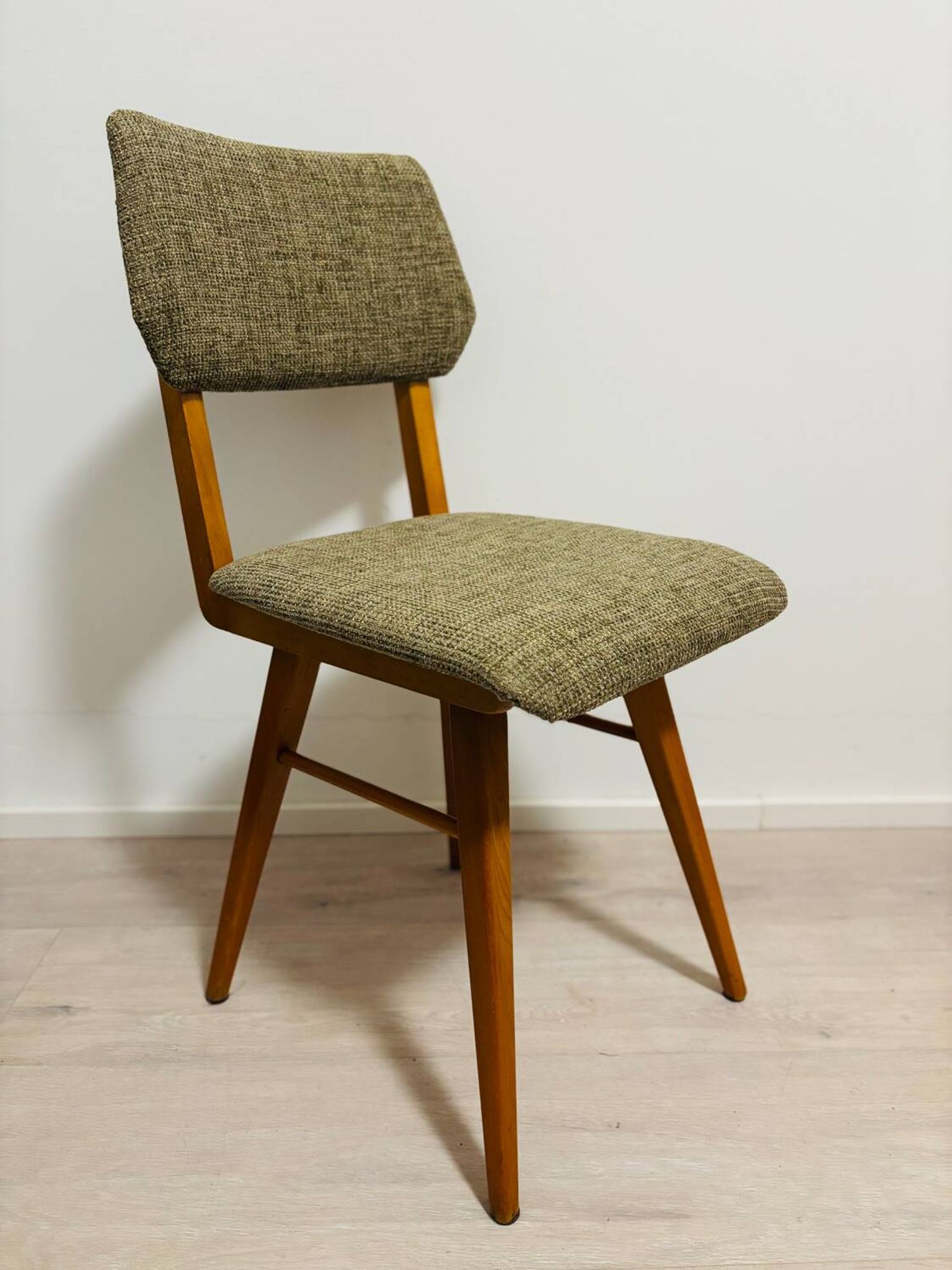 Chaises de salle à manger du milieu du siècle, Tchécoslovaquie, années 1960
