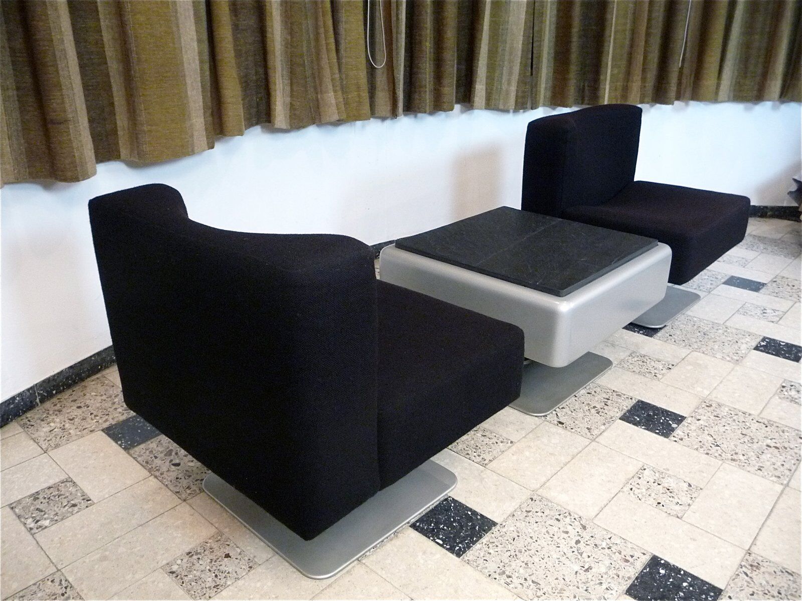 Chaises longues System 350 et table d'appoint par Herbert Hirche pour Mauser, 1974, ensemble de 3