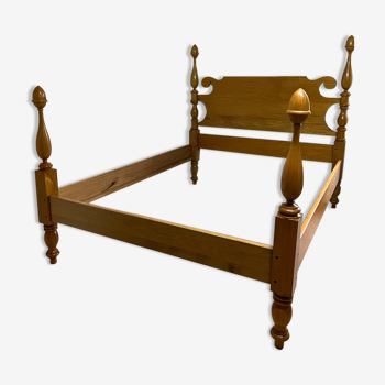 Column bed frame