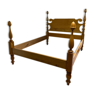 Column bed frame