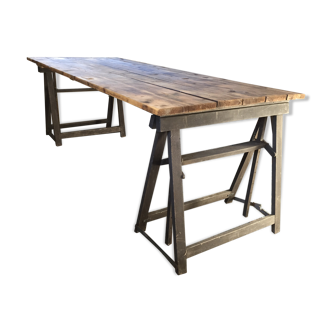 Trestle farm table