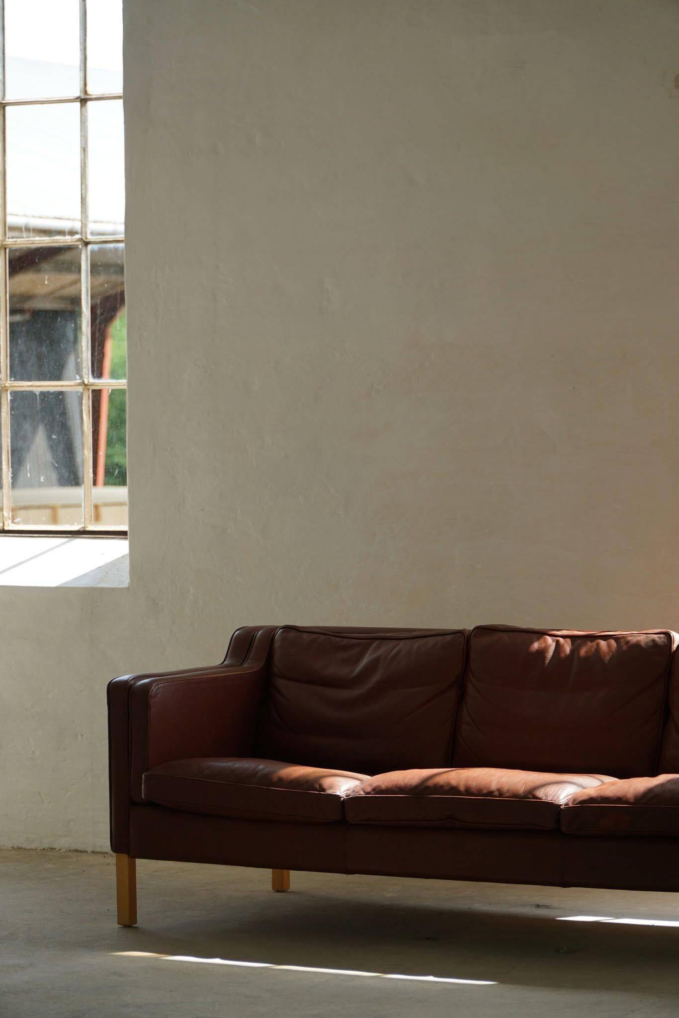 Stouby Møbelfabrik, 3-seater mid-century style sofa in brown leather, made in the 1970s.