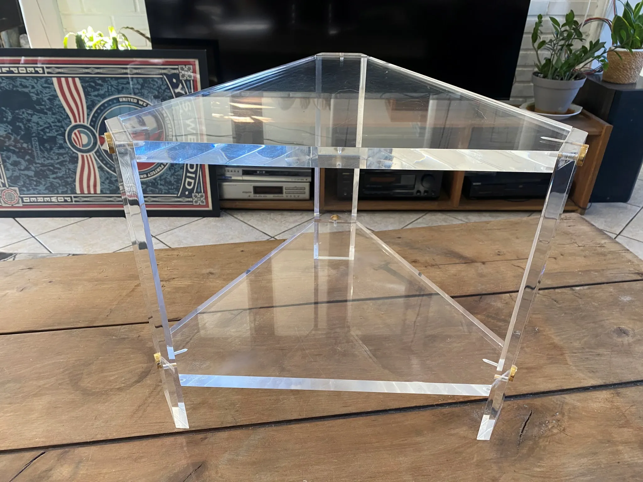 Triangular plexiglass coffee table end table Altuglas David Lange 70