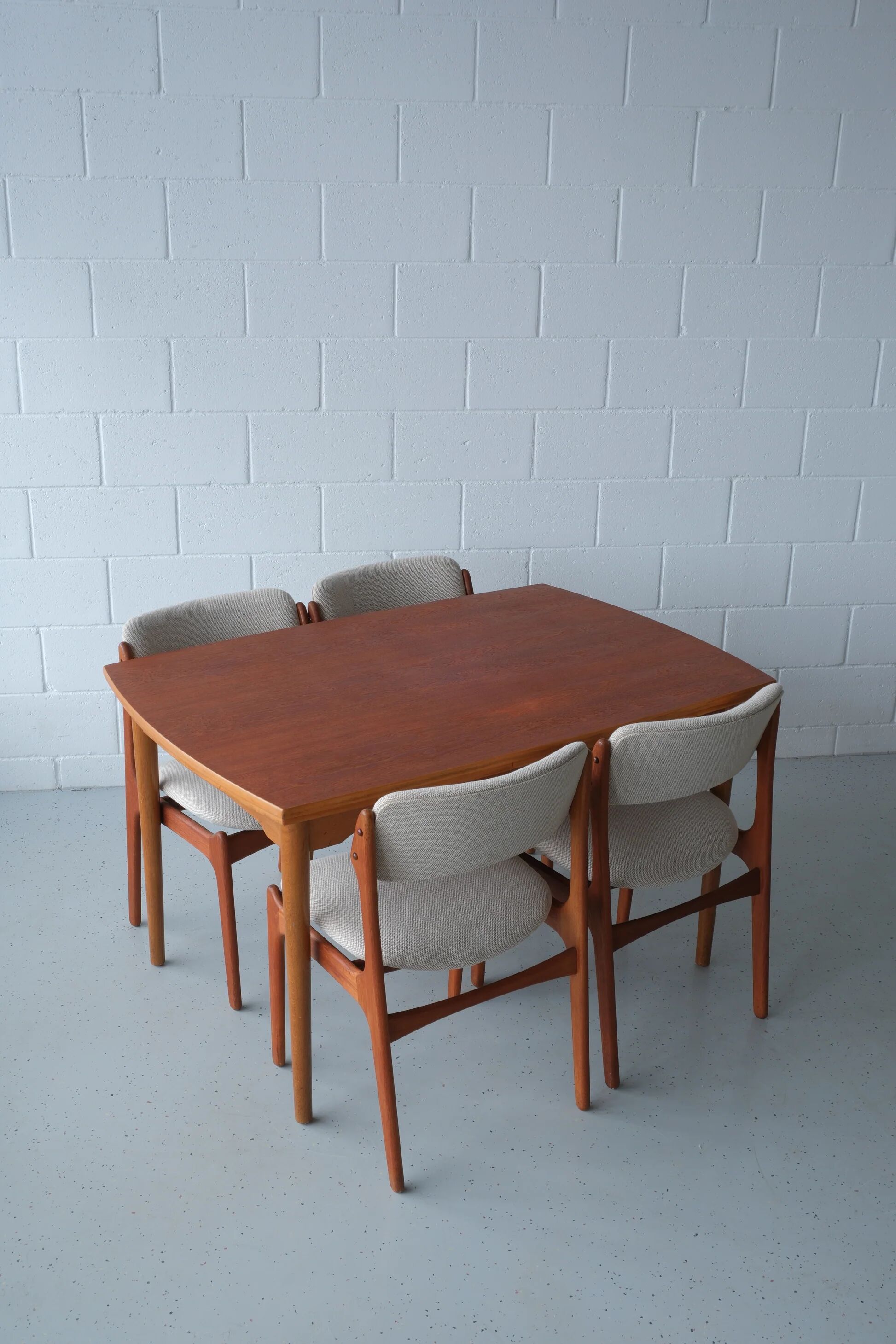 Table à manger en chêne danois et teck