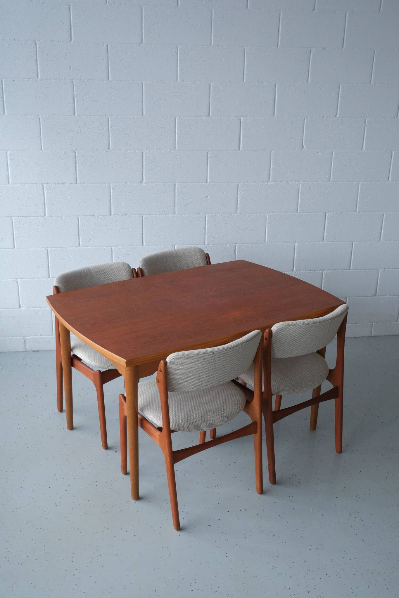 Dining table in Danish oak and teak.