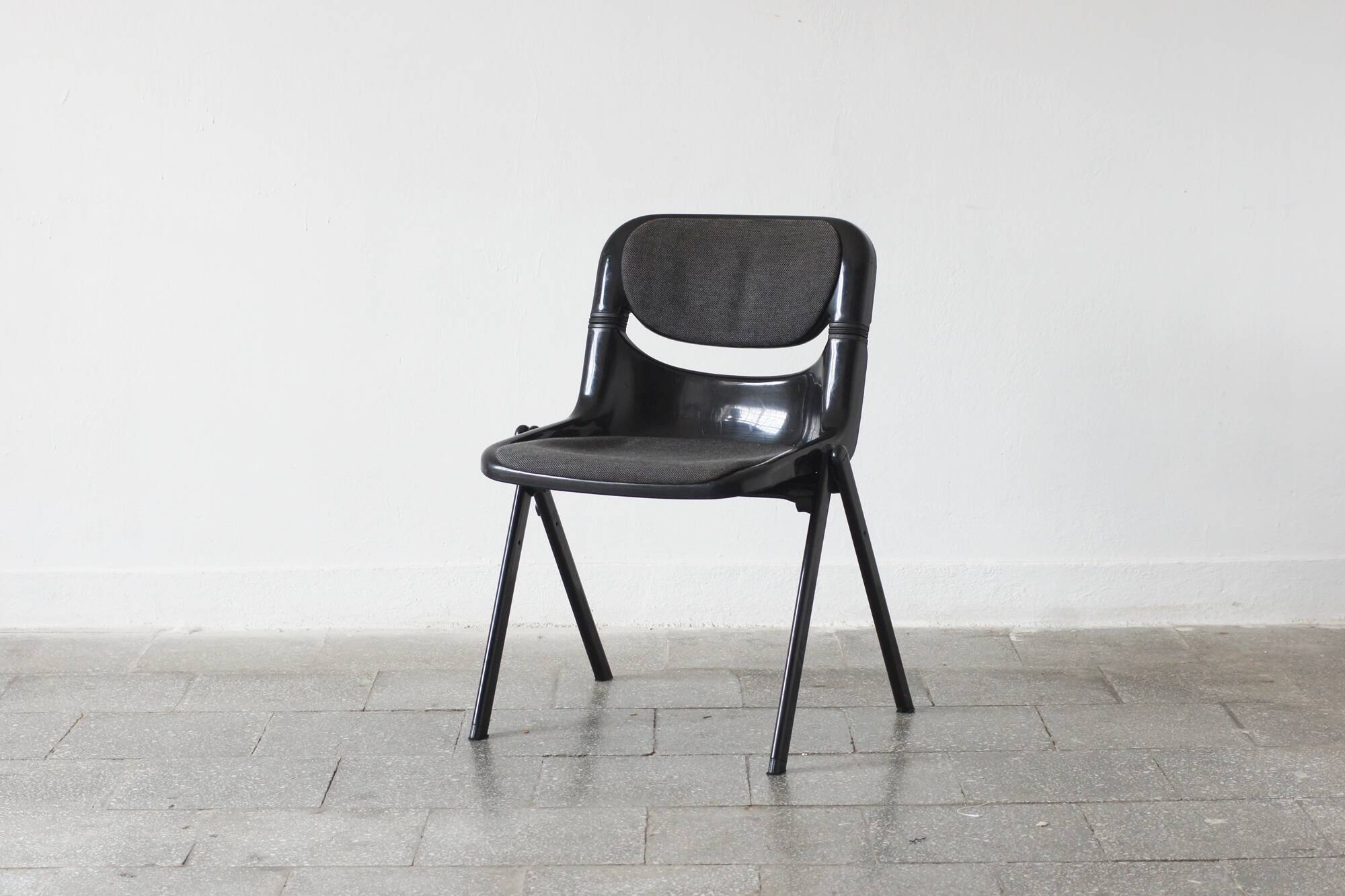Fauteuil dorsal noir de G. Piretti & E. Ambas, Italie, années 1980