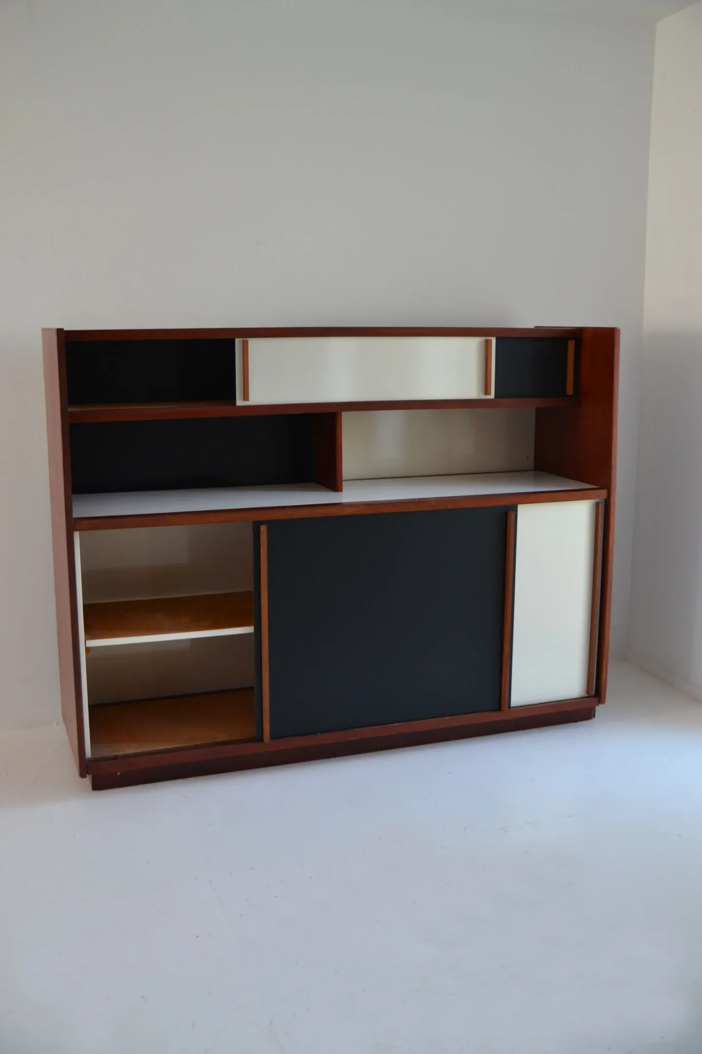 Buffet pass-through Le Corbusier 1965