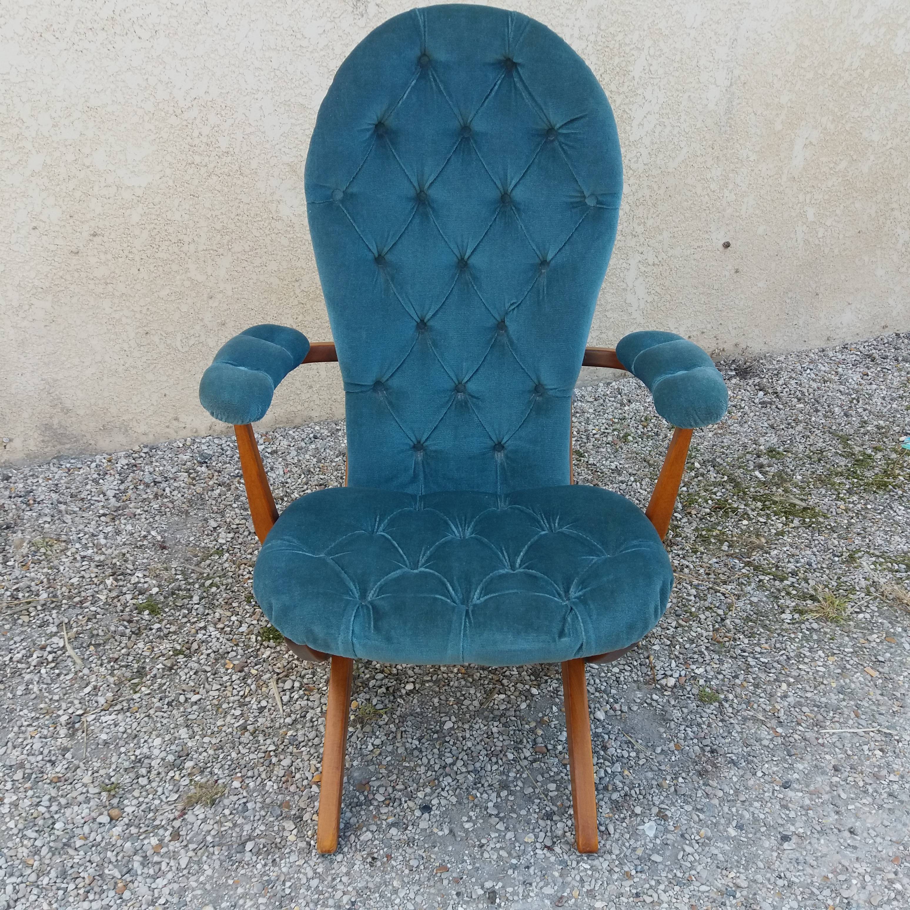 Velvet armchair and adjustable wood