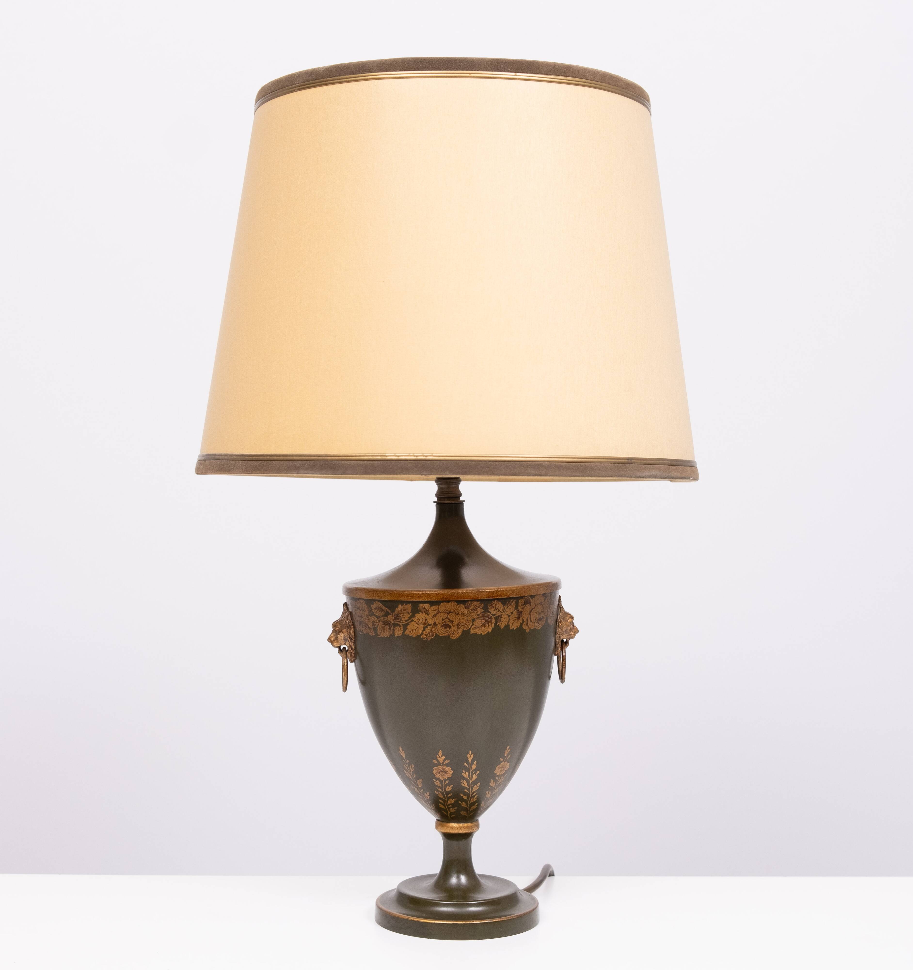 Beautiful metal green-painted tôle table lamp 1960s france