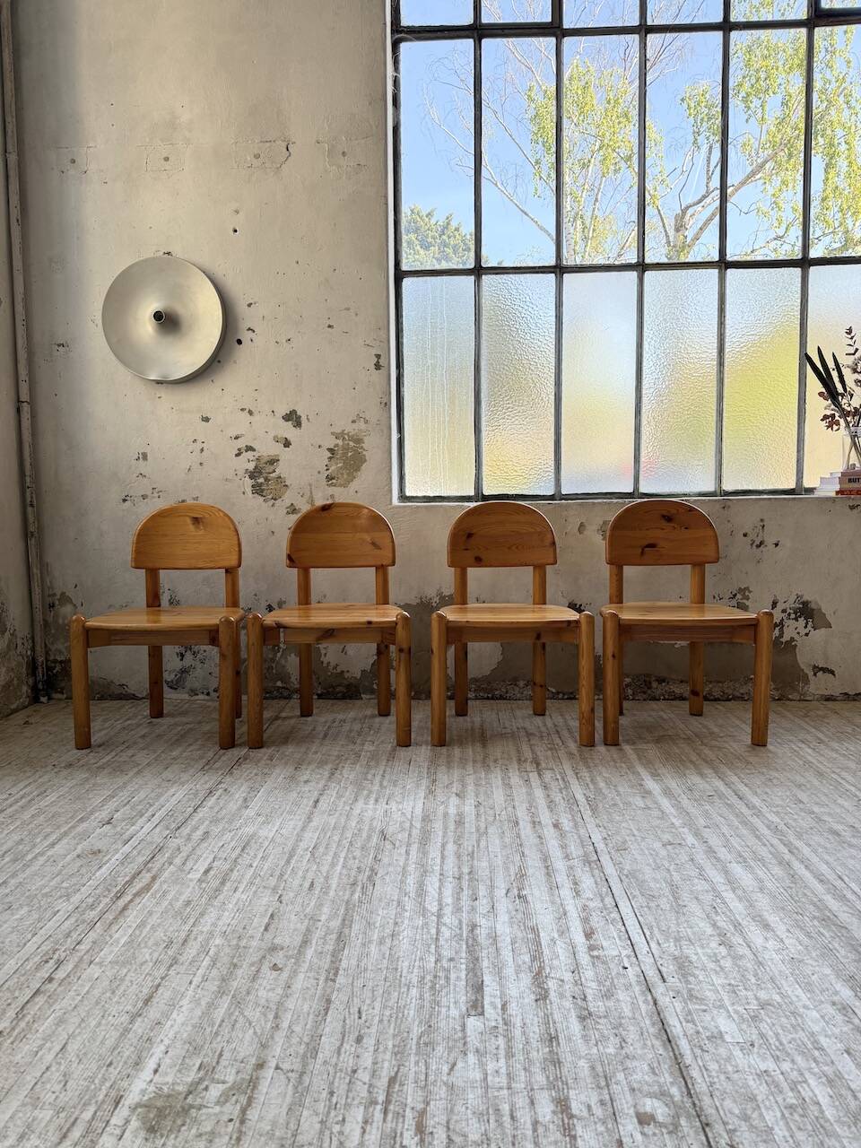 Set of 4 Daumiller pine chairs