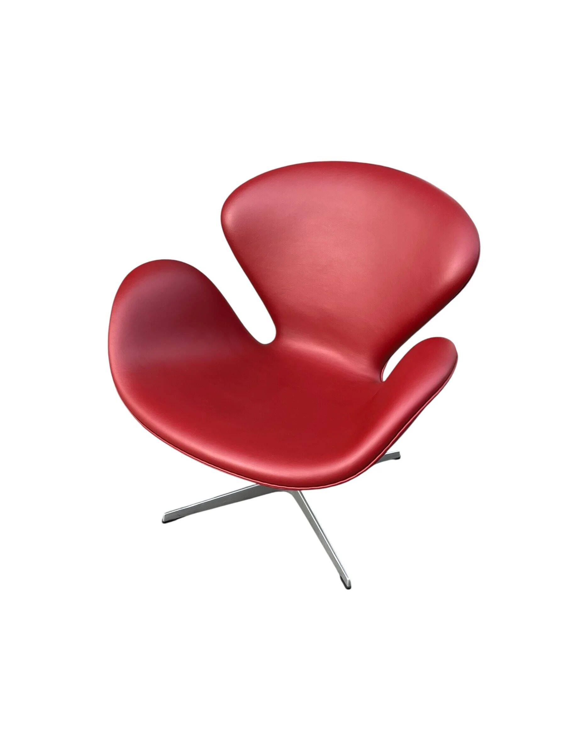 Swan chair by Arne Jacobsen for Fritz Hansen in Indian red leather