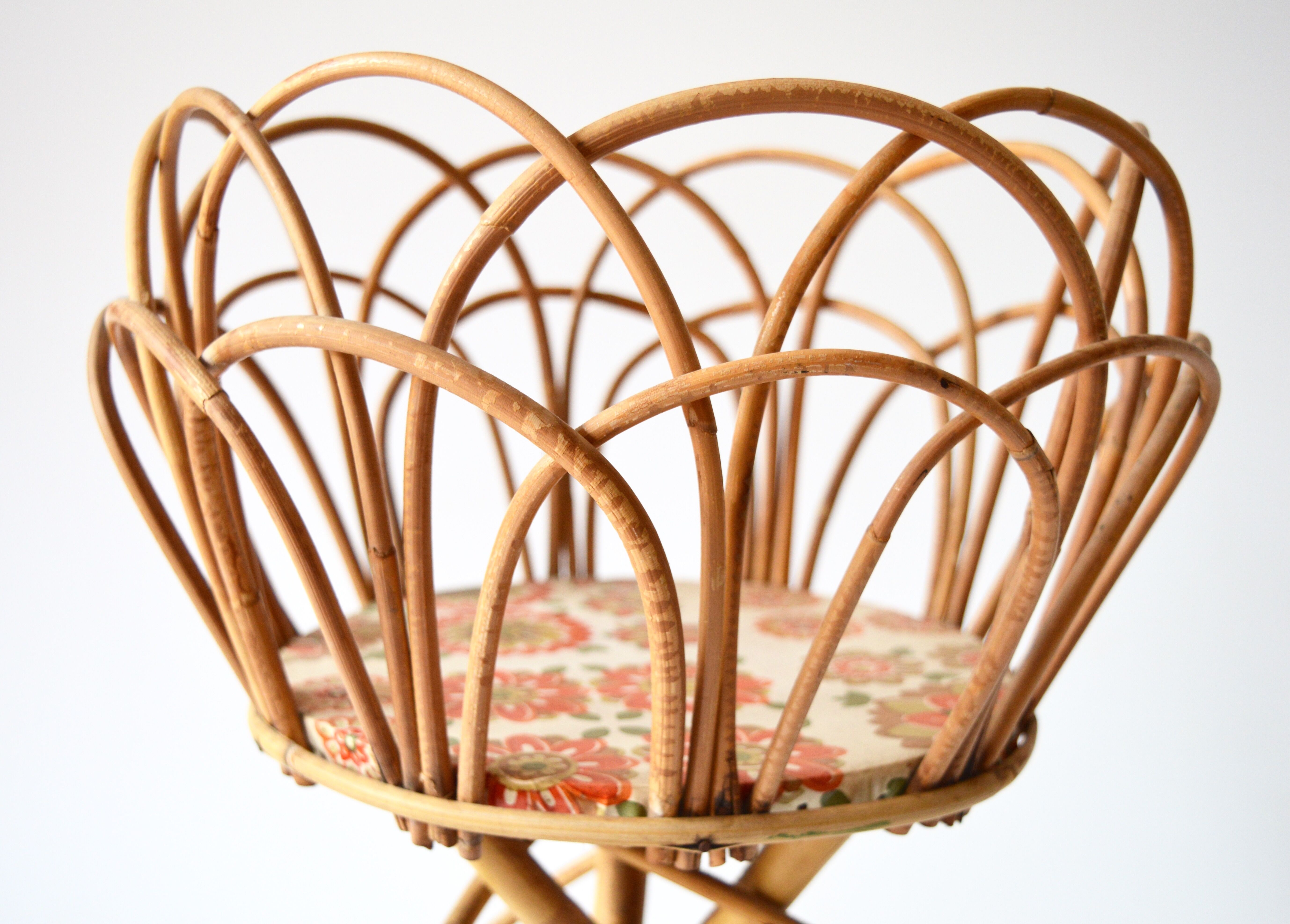Rattan plant holder