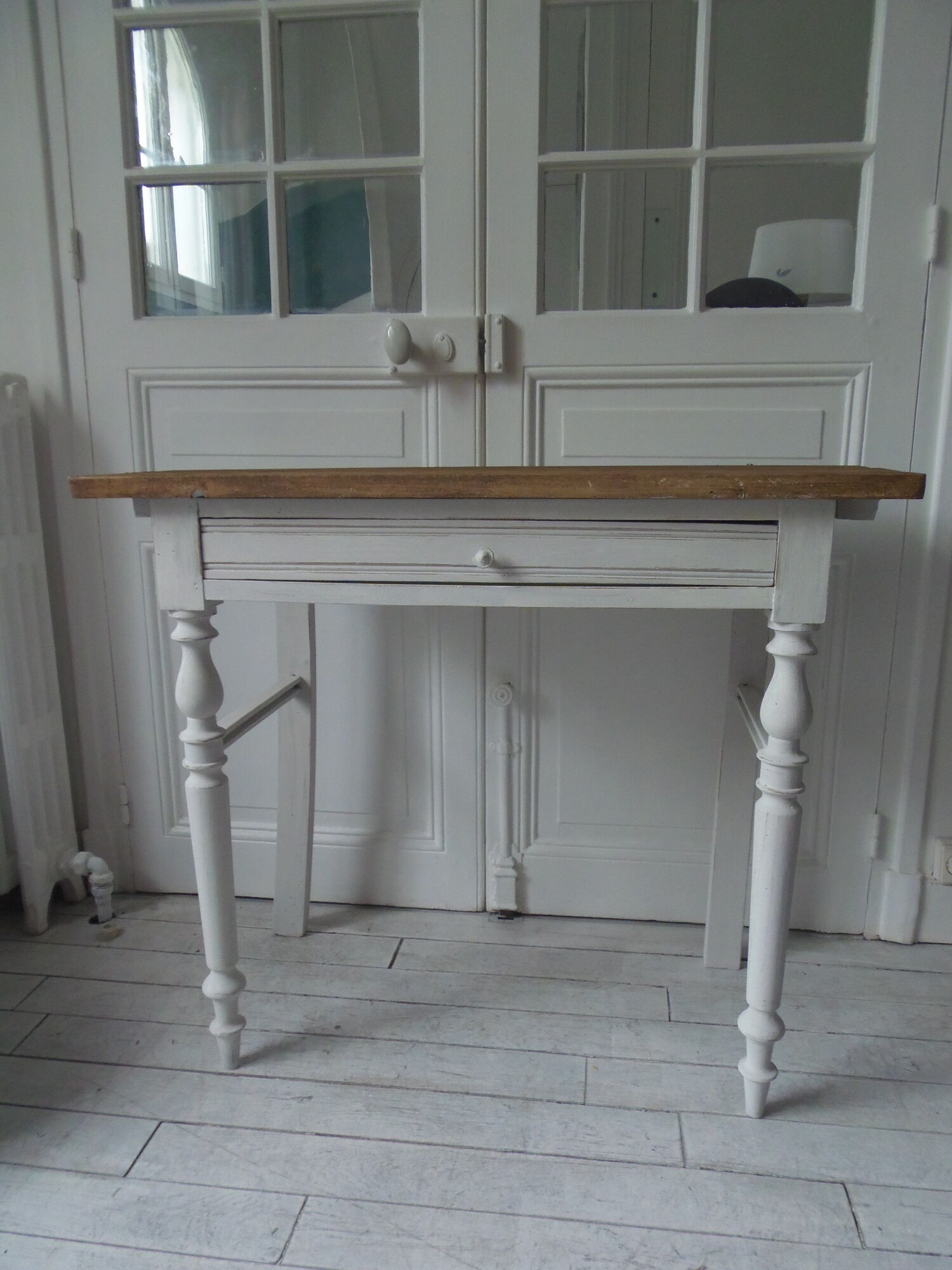 Dessert, old desk, pedestal and pearl grey patinated oak belt, wooden tray