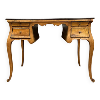 Bureau galbé époque Louis XV en noyer estampillé Hache